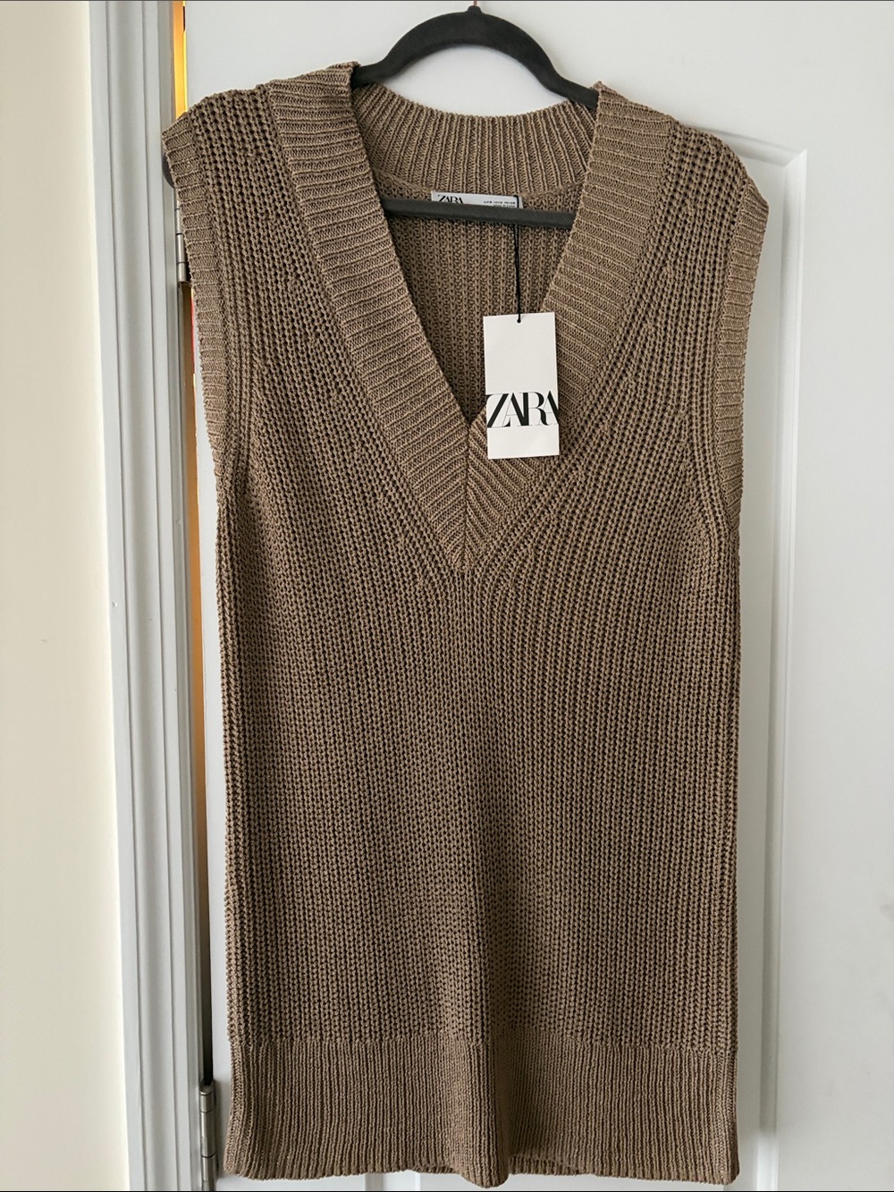 ZARA WOMEN Sleeveless V-Neck Knit Sweater - Taupe Brown